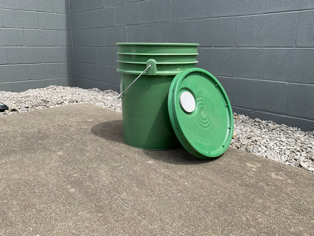 Plastic Bucket - 5 Gallon, Green W/Lid